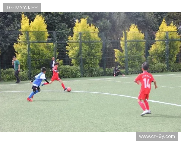 少儿专业足球短袖短裤套装舒适透气助力运动表现提升